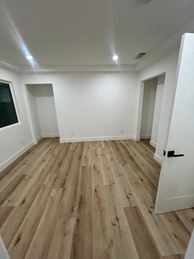 Building Photo - 13935 Valerio St