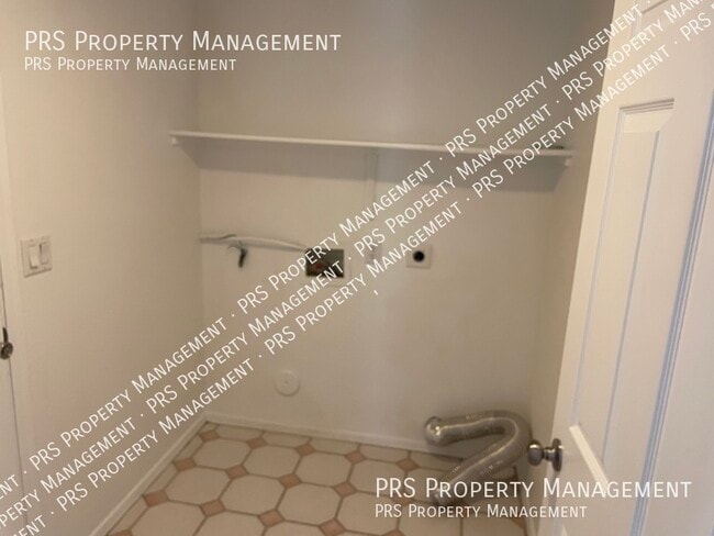 Building Photo - 925 S Scallop Dr