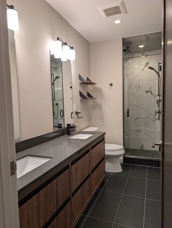 Building Photo - 537 E 2nd St