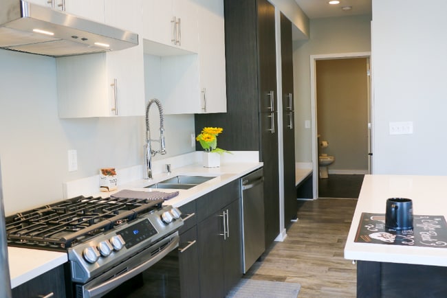 Building Photo - 2208 N Newhall St