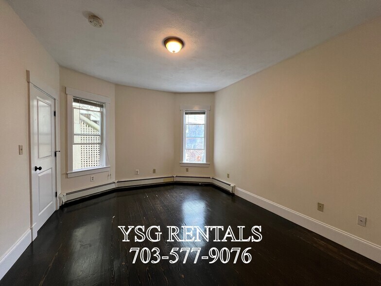 Building Photo - 4 Romar Ter