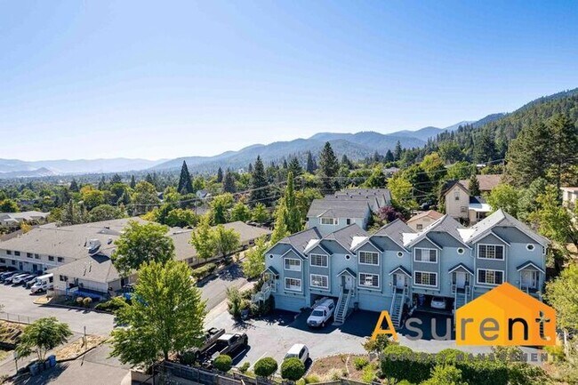 Building Photo - Stunning Home with Beautiful views of Ashland Available Soon!