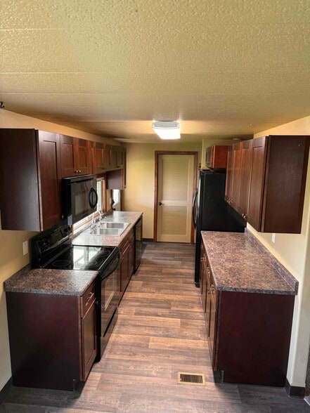 Building Photo - 8620 Applegate Dr