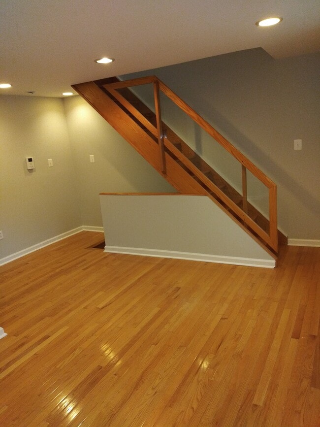 Building Photo - 733 Carpenter St