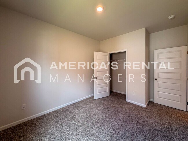 Building Photo - 169 Cattail Ct