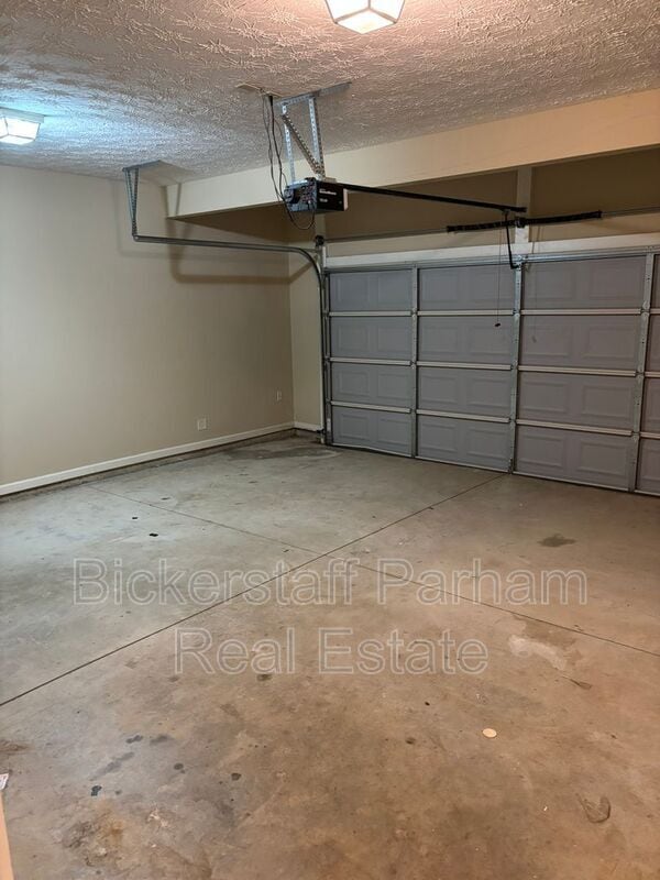 Building Photo - 5982 Ivy Ridge Dr