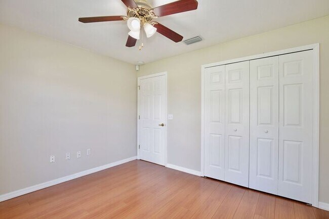 Building Photo - Beautiful 4/2 Pool Home with a Covered Pat...