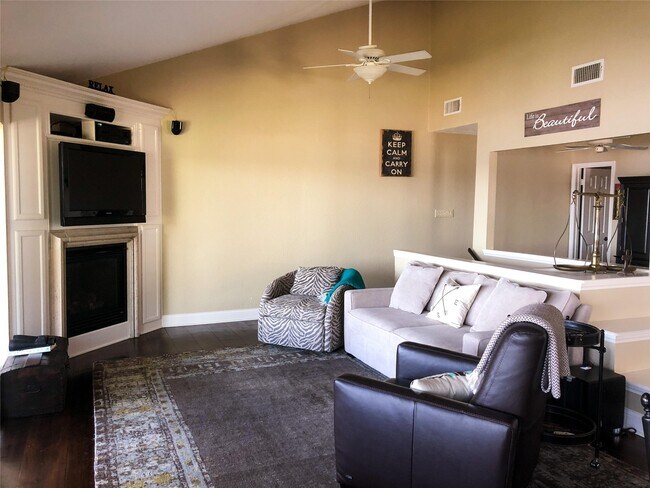 Building Photo - 45 Lakeview Village