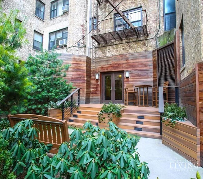Building Photo - West Village Charming studio apartment in amazing location