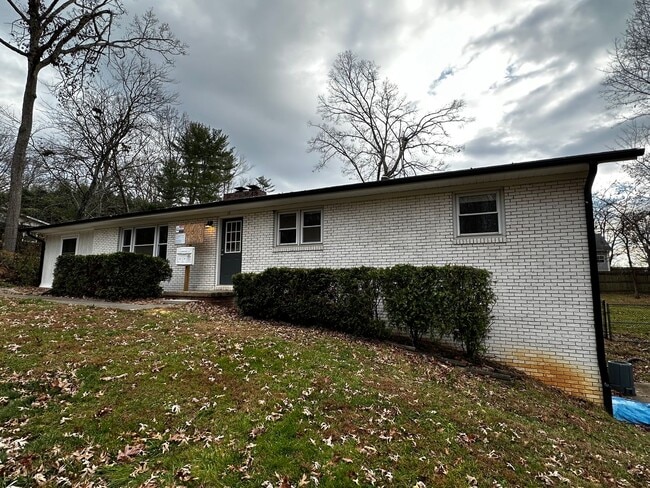 Building Photo - Fletcher Rental! Newly Renovated