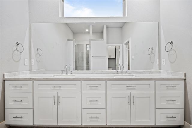 Building Photo - 4226 Roseland Ave