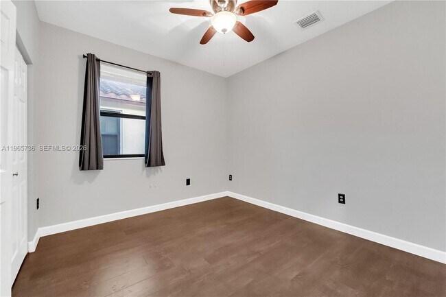 Building Photo - 3401 SE 5th St