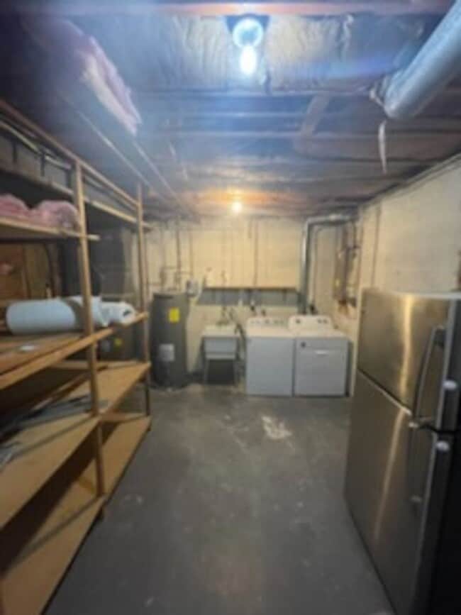 Building Photo - BEAUTIFLLY UPDATED TOWNHOME