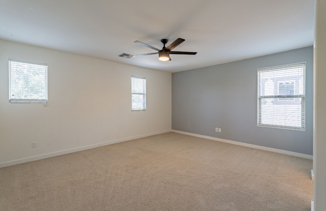 Building Photo - 1061 S Hawk Ln