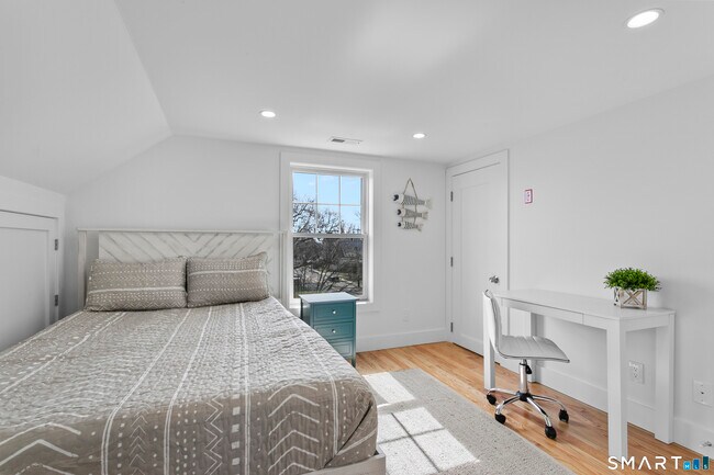 Building Photo - 12 Sandy Way