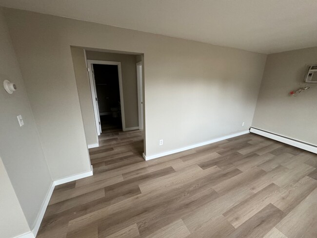 Building Photo - 202 Lincoln St