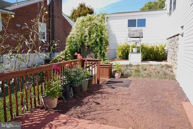 Building Photo - 17 Davis Ave