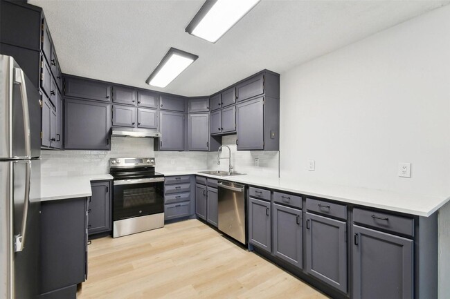 Building Photo - Newly Renovated 2br Condo in the Heather G...