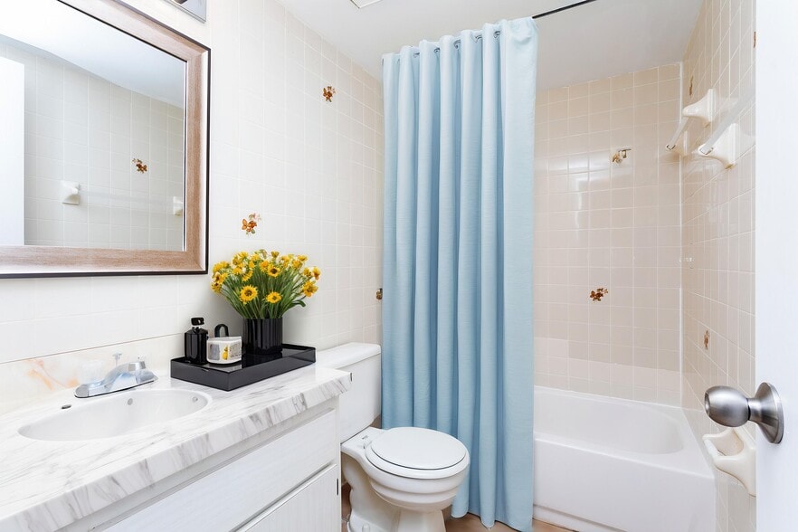 Building Photo - 3223 Pershing St