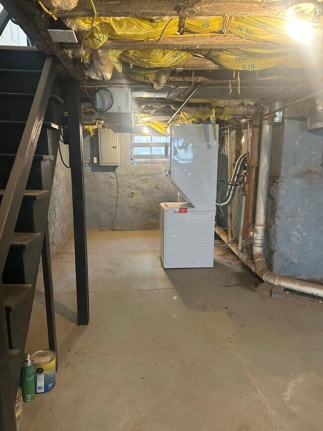 Building Photo - 2736 N Croskey St