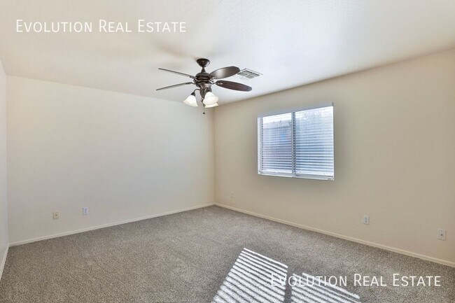 Building Photo - 1561 Maddison Cir