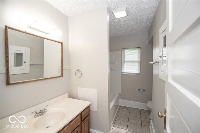Building Photo - 1543 W Ohio St