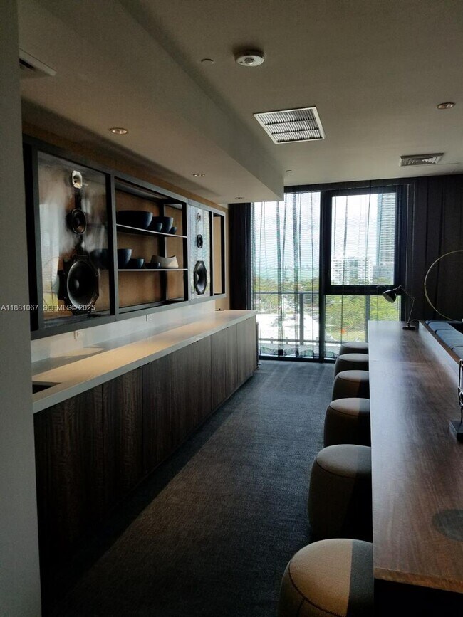 Building Photo - 121 NE 34th St