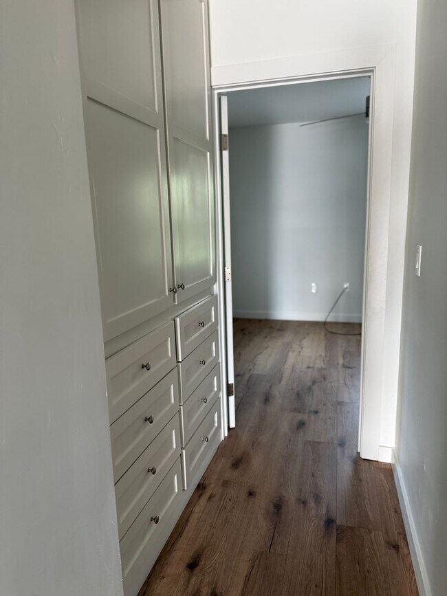 Building Photo - 4031-4033 Miller Way