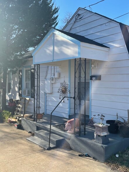 Front - 212 N McKown Ave