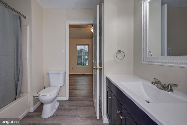 Building Photo - 5 Ford Ln