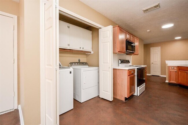 Building Photo - 22823 Williamschase Dr