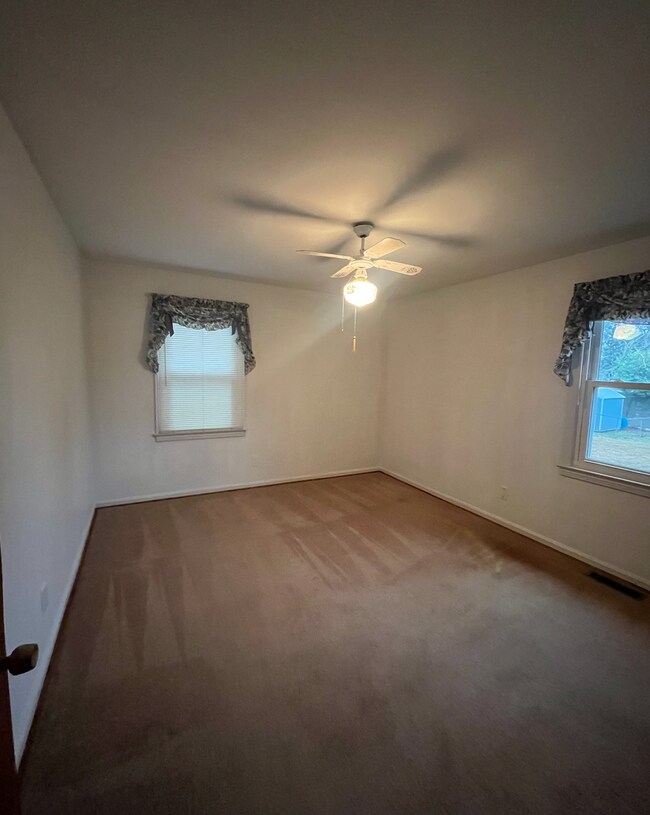 Building Photo - 15 Fairlane Cir