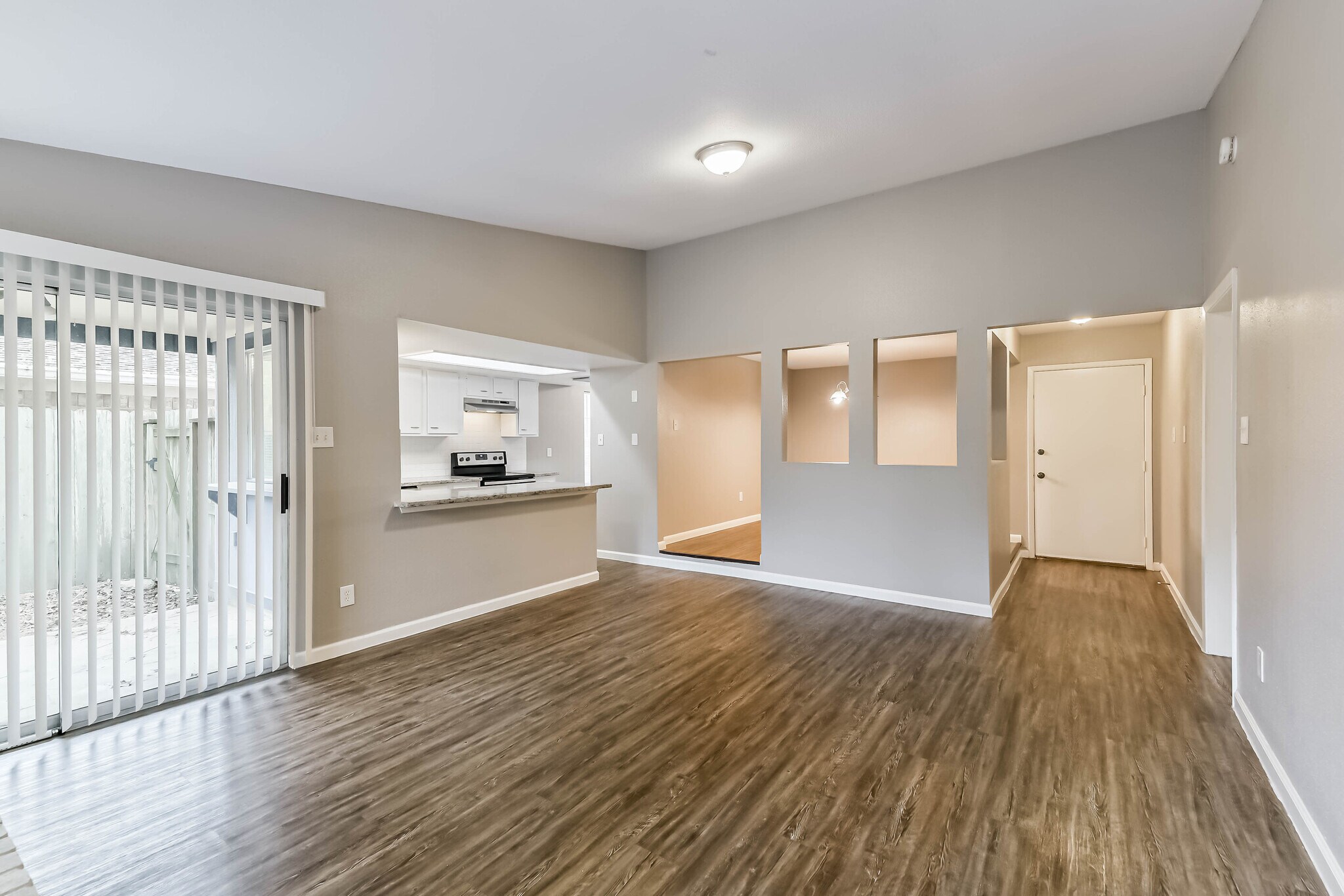 Building Photo - 26 W Broken Oak