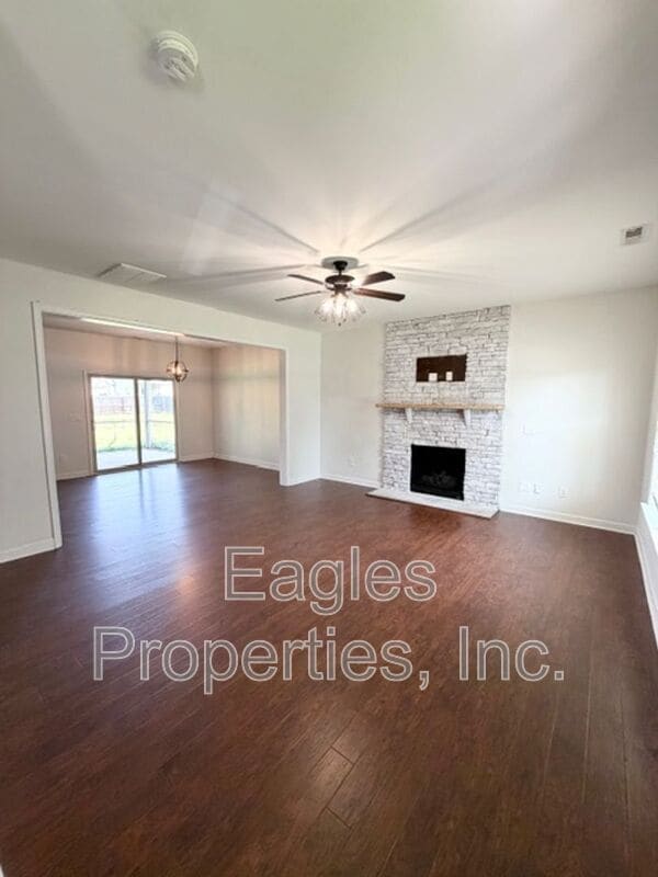 Building Photo - 215 Ingram Fields Dr