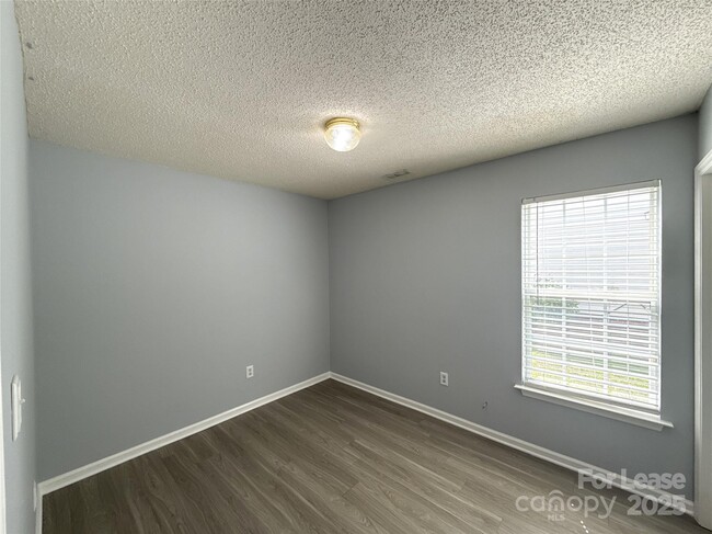 Building Photo - 3025 Longspur Dr