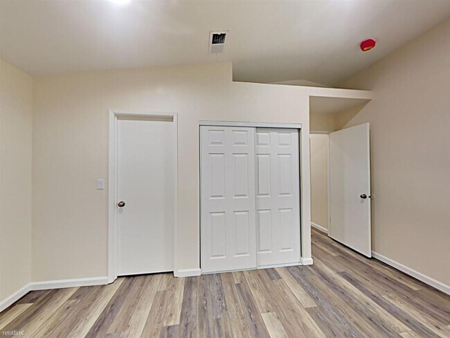 Building Photo - 1740 Gateway Dr