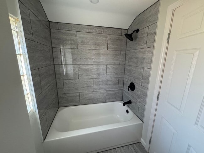 Building Photo - 2402 S 20th St