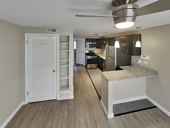 Building Photo - Lantern Square Apartments-B5
