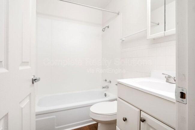 Building Photo - 16 Adeline Ct