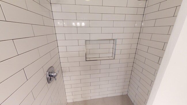 Building Photo - 218 E 33rd Pl