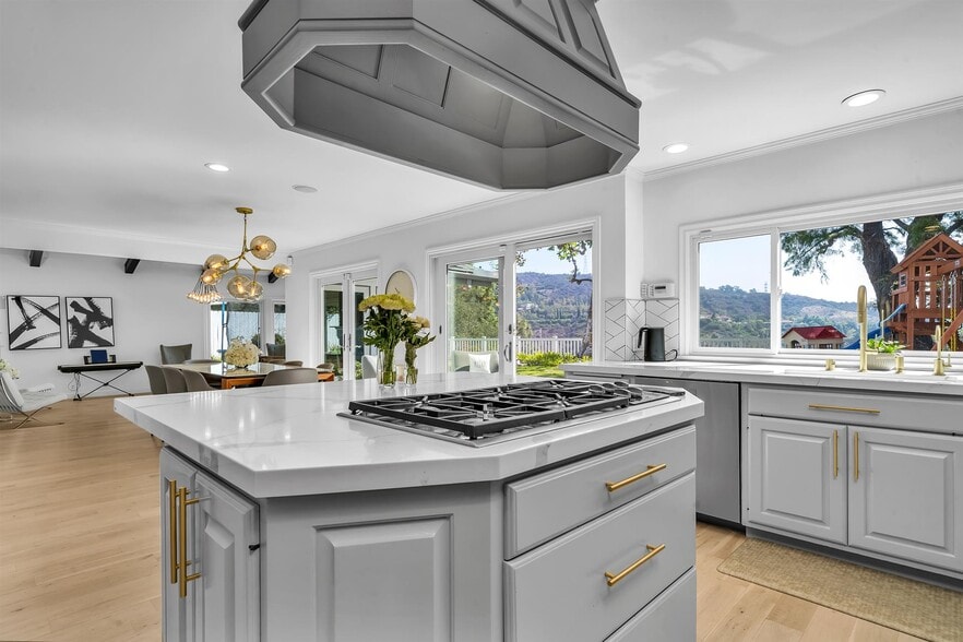 Building Photo - 2324 Banyan Dr