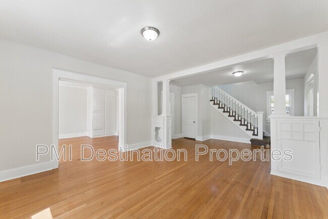 Building Photo - 204 Bury St