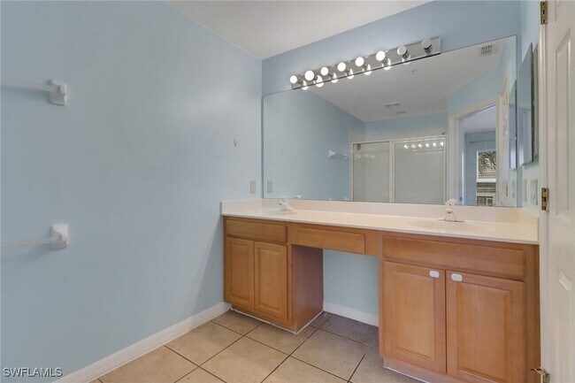 Building Photo - 936 Hampton Cir