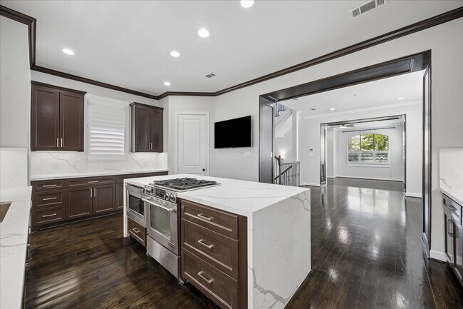 Building Photo - 709 Herkimer St