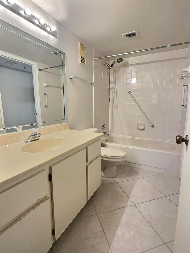 Building Photo - 14476 Amberly Ln