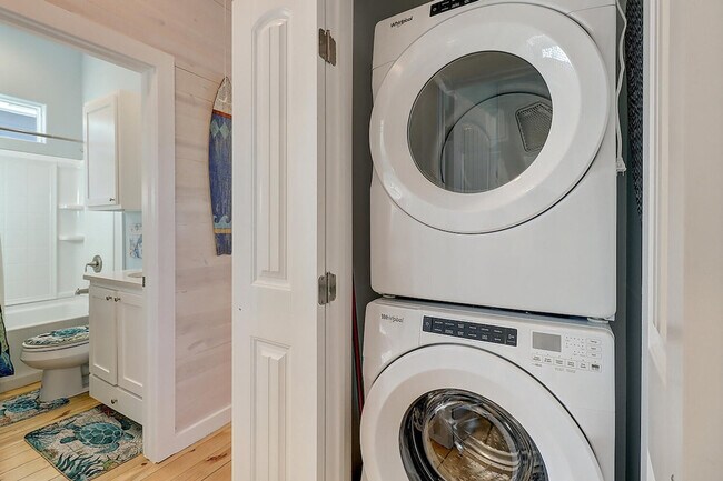 Building Photo - 527 Sand Burr Ln