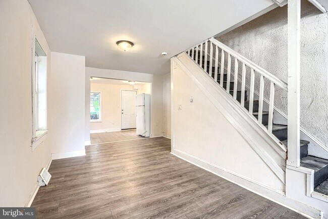 Building Photo - 7621 Cypress Ave