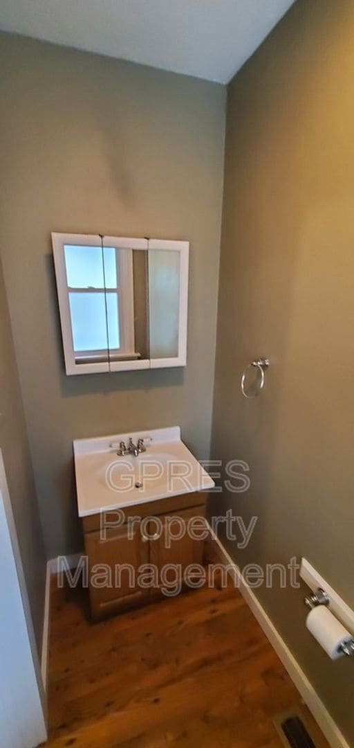 Building Photo - Gorgeous Mt Lebanon Craftsman Home