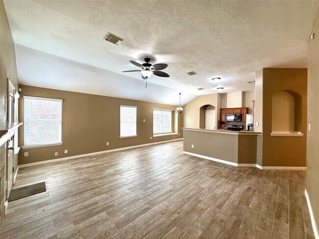 Building Photo - 10022 Driftwood Park Dr