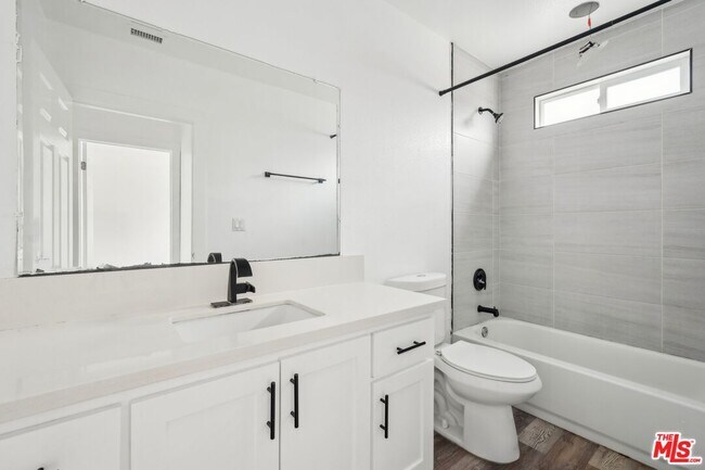 Building Photo - 2516 Malabar St